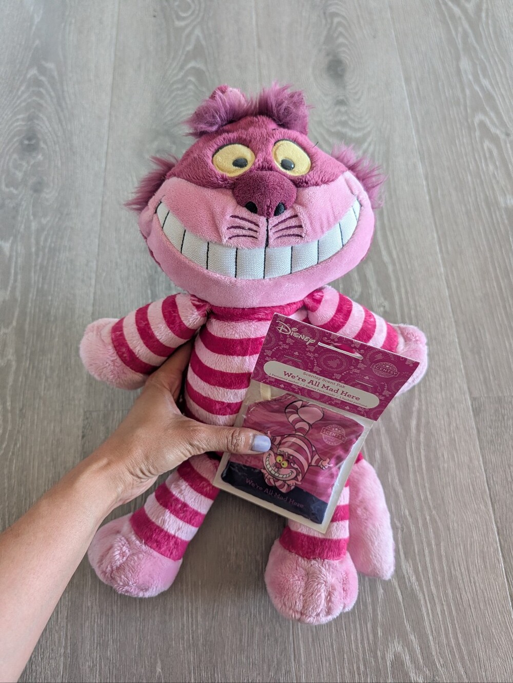 Scentsy Buddy Alice in Wonderland Collection Cheshire Cat